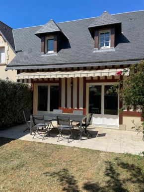 Maison vélo piscine tennis